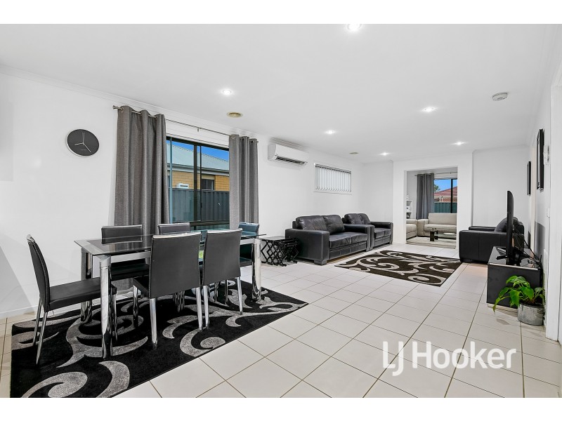 25 Orchard Valley Avenue, Pakenham VIC 3810