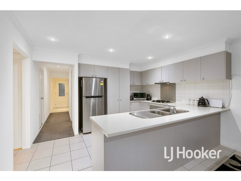 25 Orchard Valley Avenue, Pakenham VIC 3810