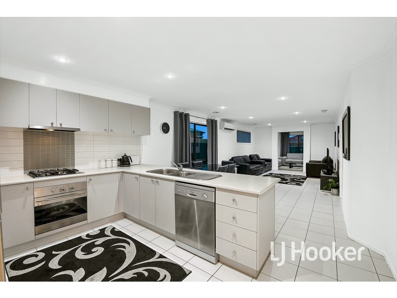 25 Orchard Valley Avenue, Pakenham VIC 3810