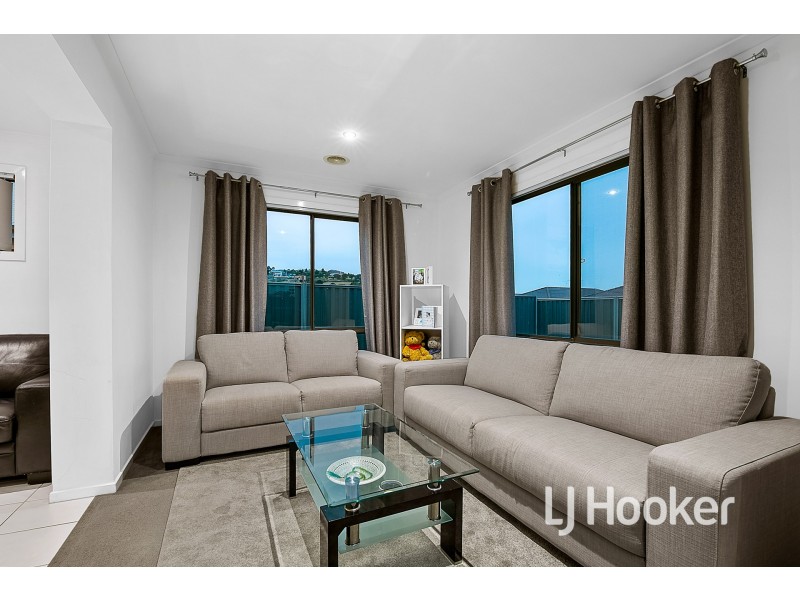 25 Orchard Valley Avenue, Pakenham VIC 3810