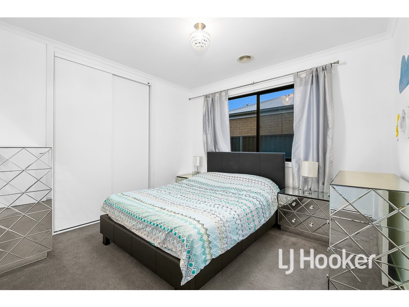 25 Orchard Valley Avenue, Pakenham VIC 3810