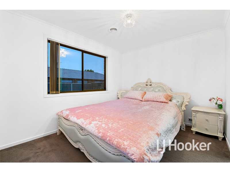 25 Orchard Valley Avenue, Pakenham VIC 3810