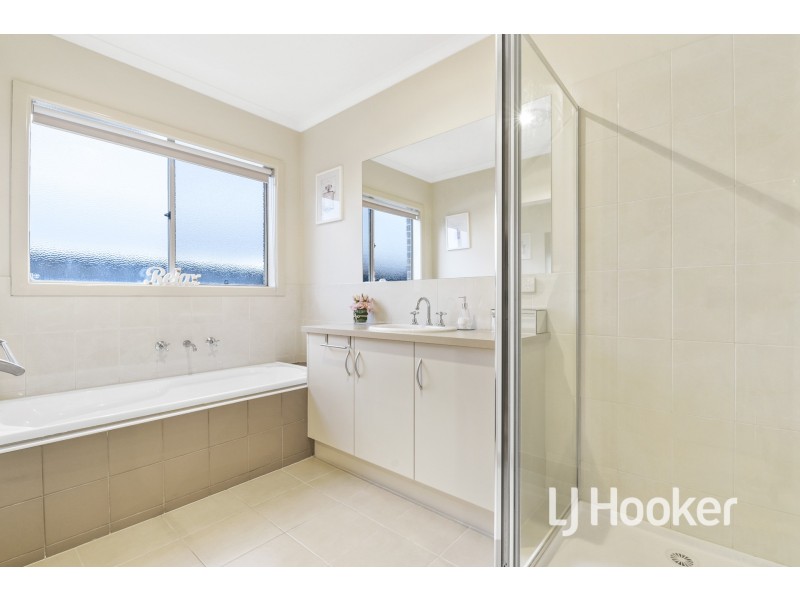 4 Como Chase, Pakenham VIC 3810