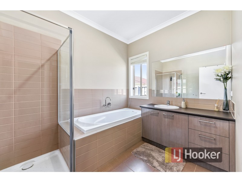 94 Arena Parade, Officer VIC 3809