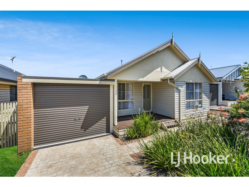 17 Meaby Drive, Pakenham VIC 3810