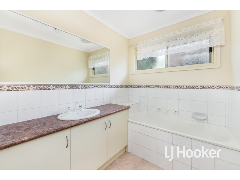 17 Meaby Drive, Pakenham VIC 3810
