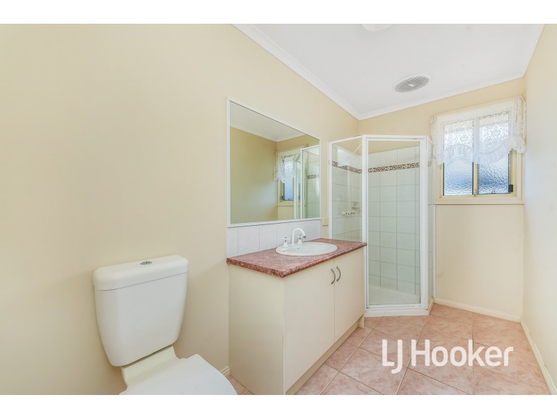 17 Meaby Drive, Pakenham VIC 3810