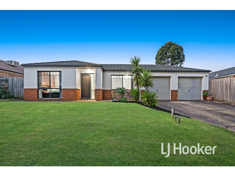 33 Sir Thomas Drive, Pakenham VIC 3810