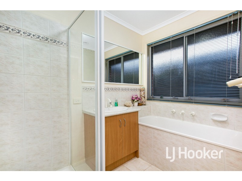 8 Mason Mews, Pakenham VIC 3810