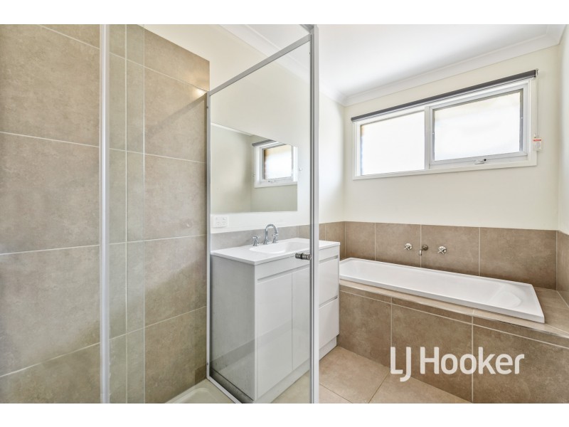 1/48 Cameron Way, Pakenham VIC 3810