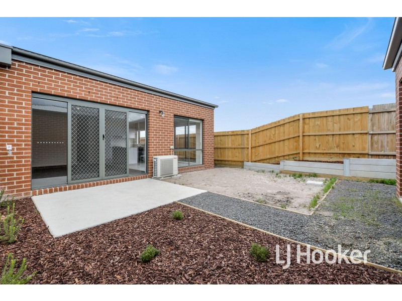 112 Mary Street, Officer South VIC 3809