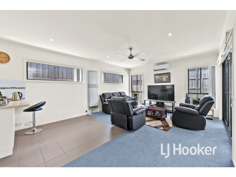 9/103 Army Road, Pakenham VIC 3810