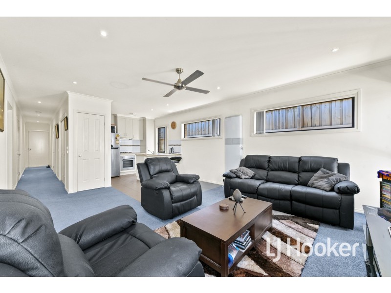 9/103 Army Road, Pakenham VIC 3810
