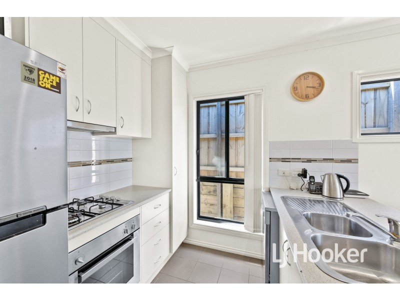 9/103 Army Road, Pakenham VIC 3810