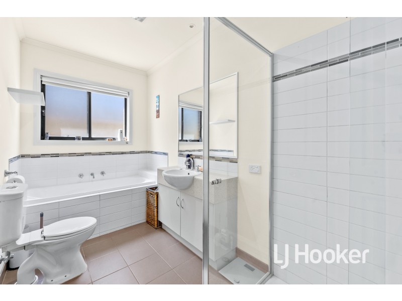 9/103 Army Road, Pakenham VIC 3810