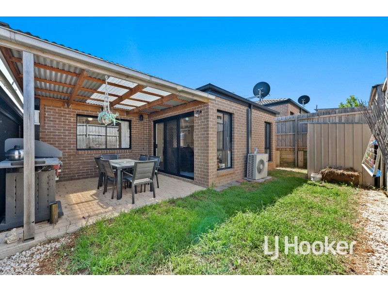 9/103 Army Road, Pakenham VIC 3810