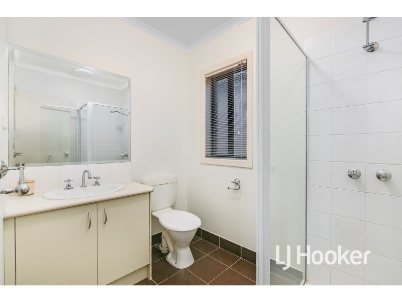 20 Scarlet Crescent, Pakenham VIC 3810