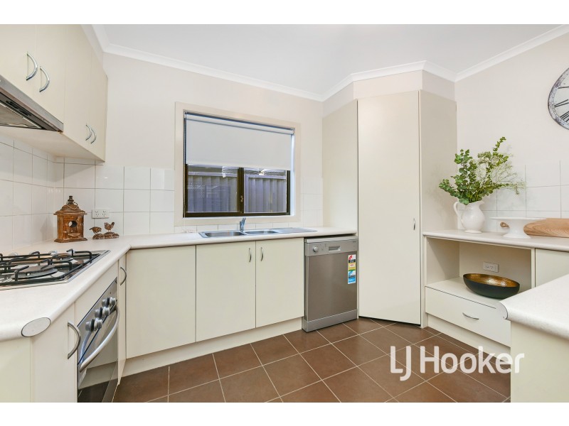 20 Scarlet Crescent, Pakenham VIC 3810