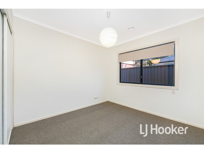 20 Scarlet Crescent, Pakenham VIC 3810