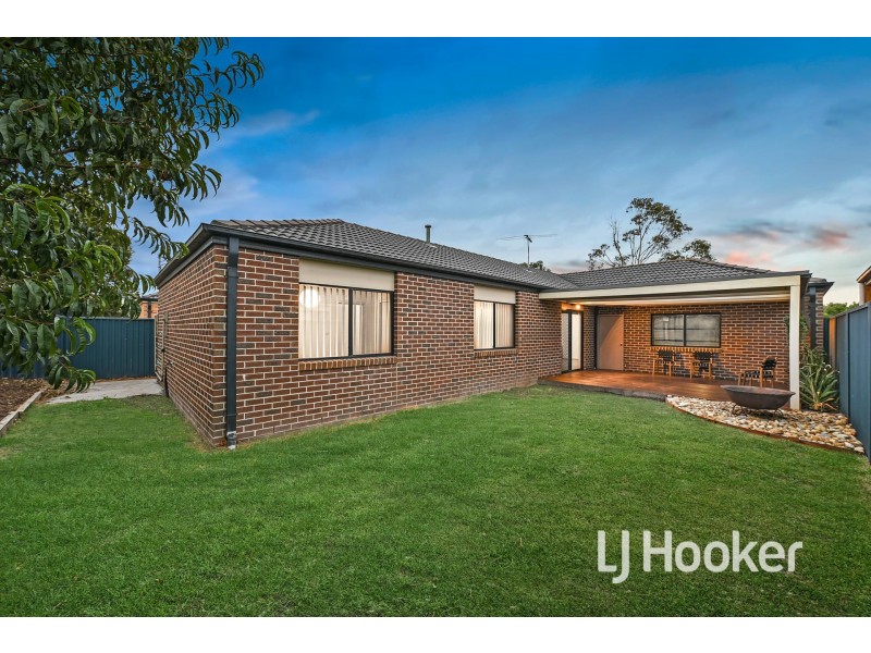 20 Scarlet Crescent, Pakenham VIC 3810