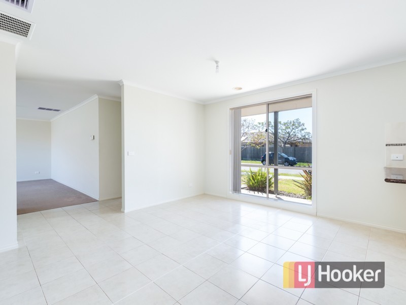 4 Honeyeater Way, Pakenham VIC 3810