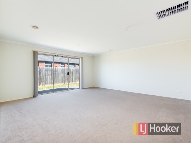 4 Honeyeater Way, Pakenham VIC 3810