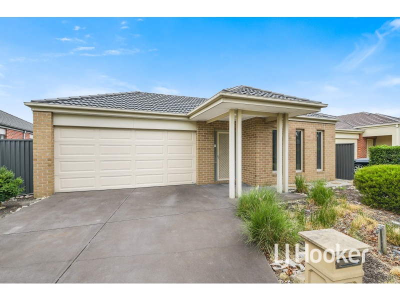 35 Downing Square, Pakenham VIC 3810