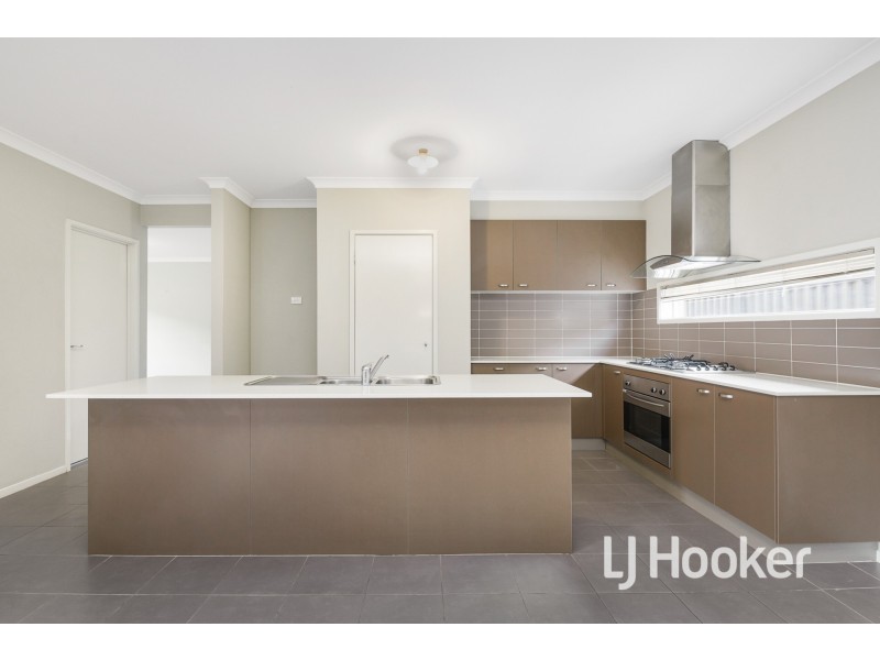 35 Downing Square, Pakenham VIC 3810