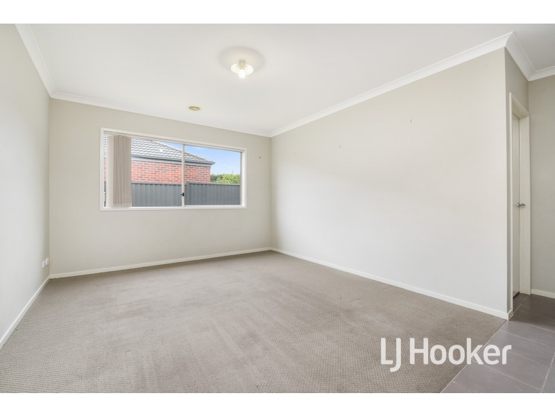 35 Downing Square, Pakenham VIC 3810