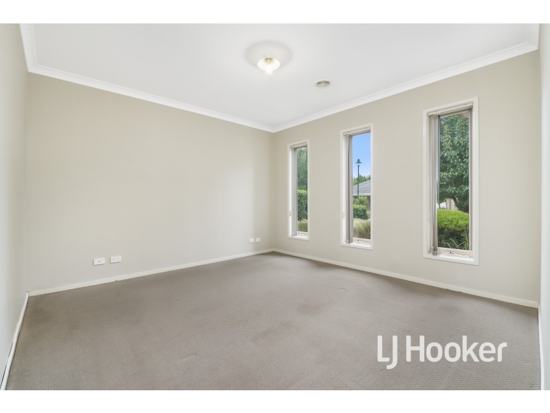 35 Downing Square, Pakenham VIC 3810