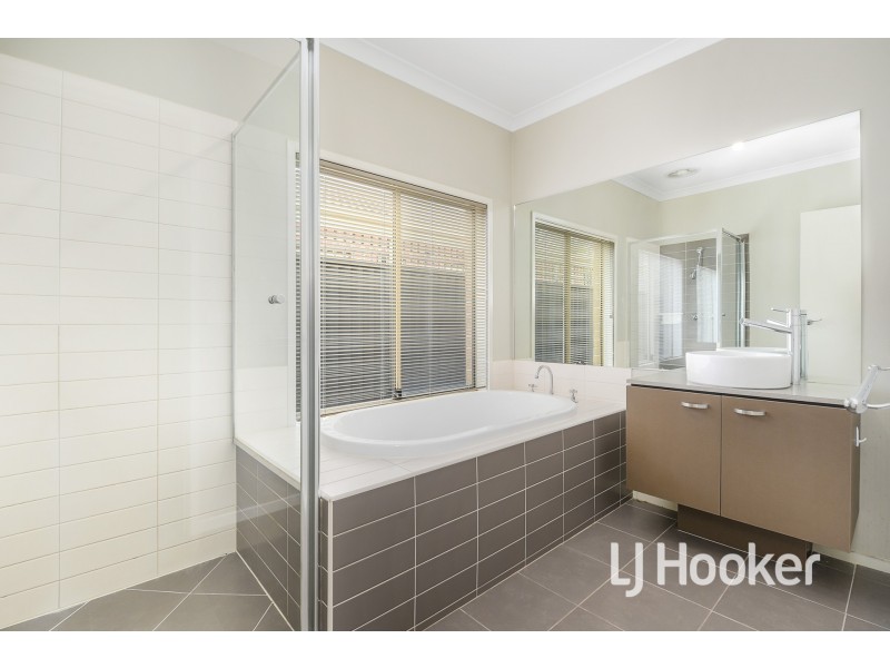 35 Downing Square, Pakenham VIC 3810