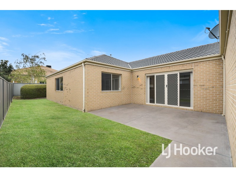 35 Downing Square, Pakenham VIC 3810