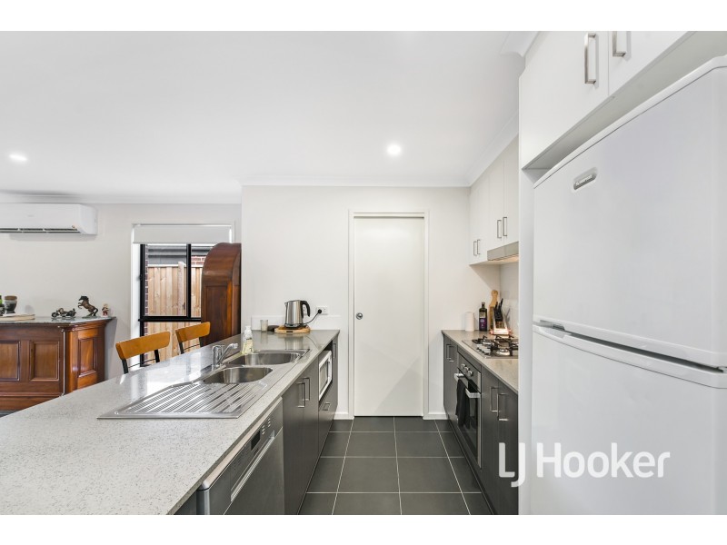 36 Blackhazel Crescent, Clyde North VIC 3978