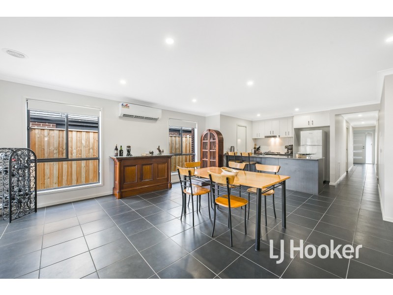 36 Blackhazel Crescent, Clyde North VIC 3978