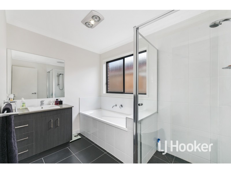 36 Blackhazel Crescent, Clyde North VIC 3978