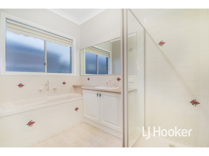 7 Wills Avenue, Pakenham VIC 3810