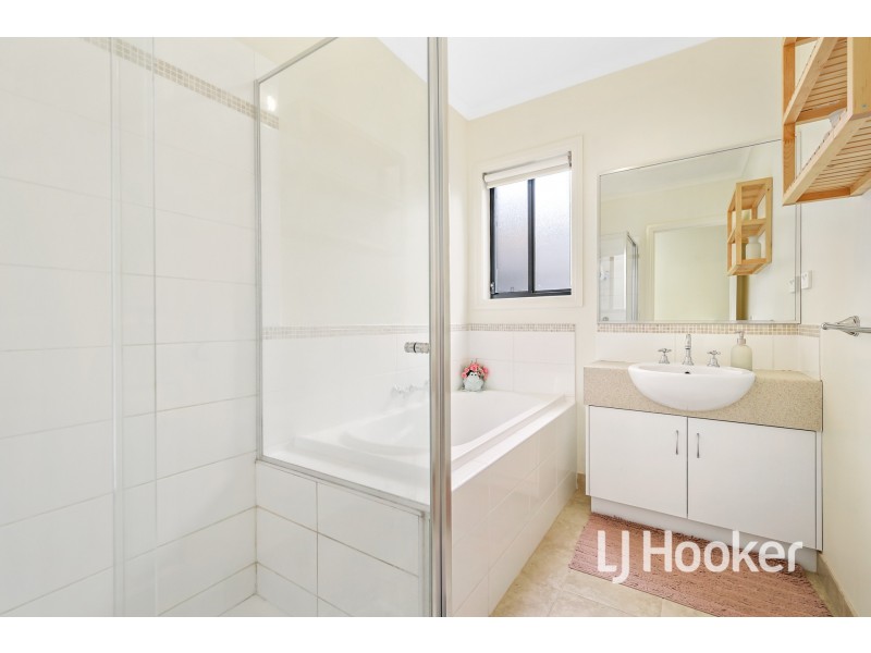 3/103 Army Road, Pakenham VIC 3810