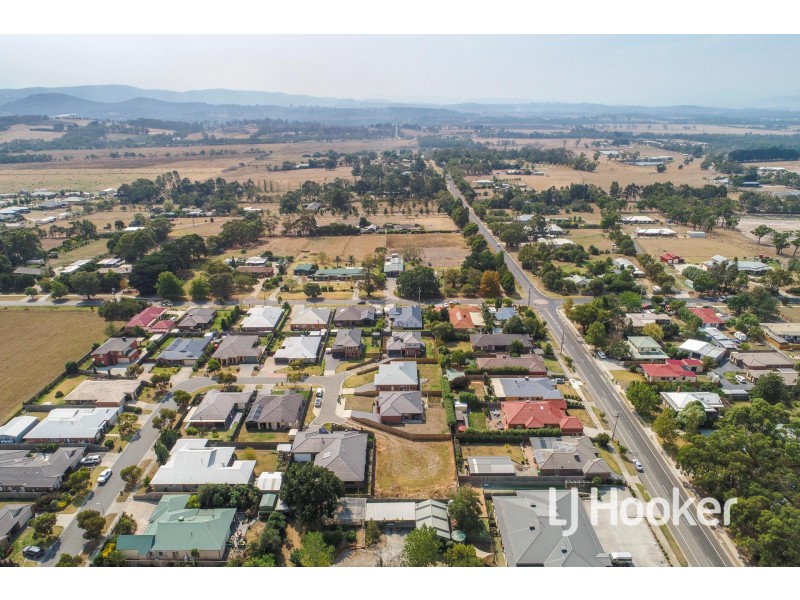 18 Royanne Close, Bunyip VIC 3815