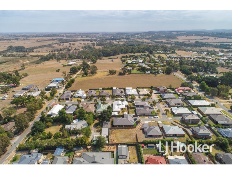 18 Royanne Close, Bunyip VIC 3815