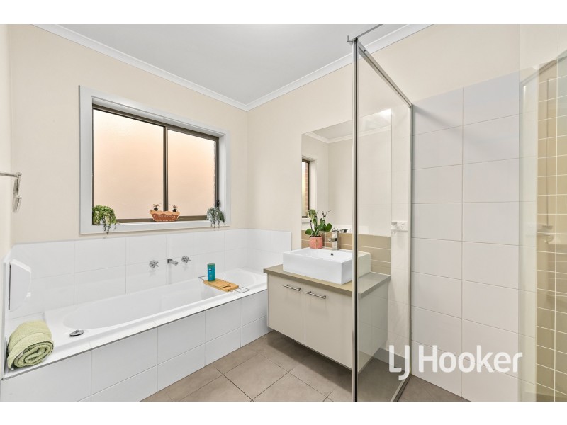 43 Moore Mews, Pakenham VIC 3810