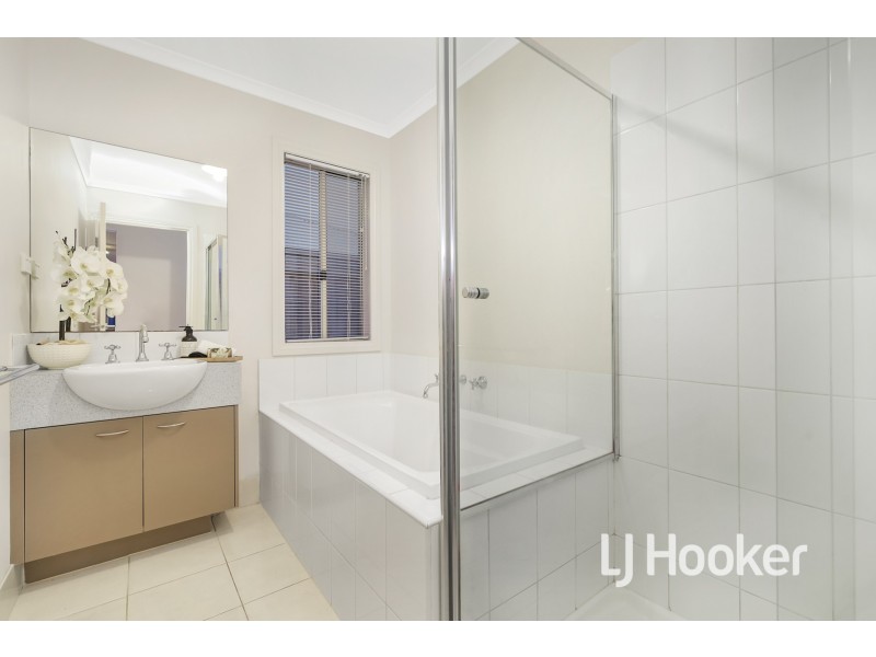 23 Markbeech Crescent, Officer VIC 3809