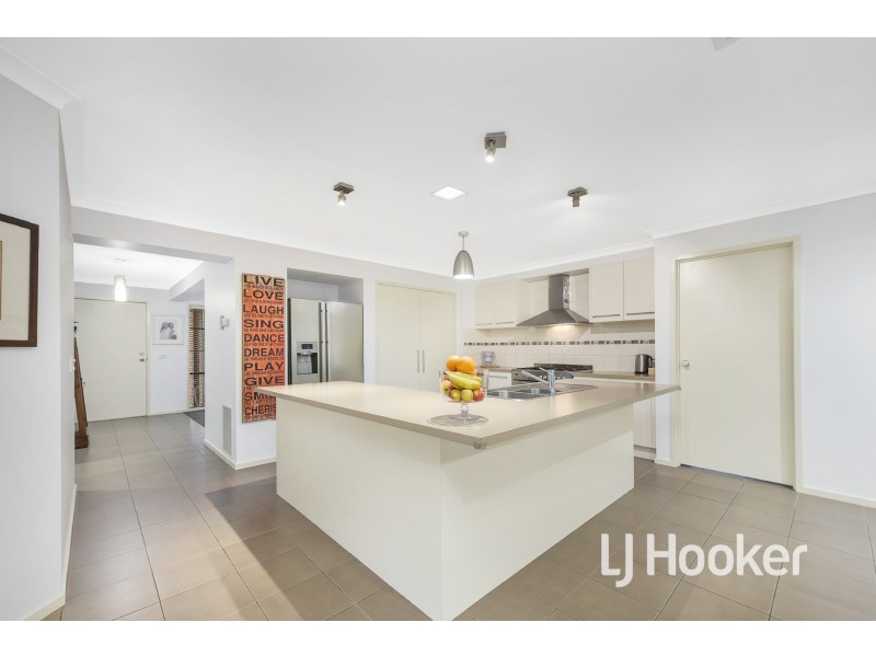 8 Eskdale Court, Pakenham VIC 3810