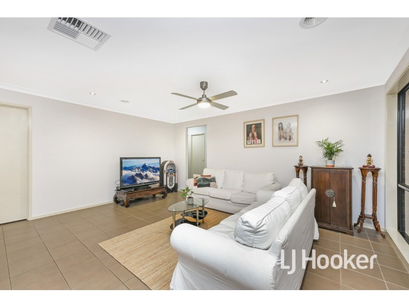 8 Eskdale Court, Pakenham VIC 3810