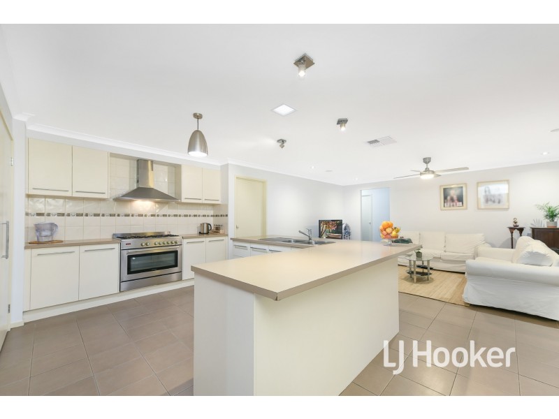 8 Eskdale Court, Pakenham VIC 3810