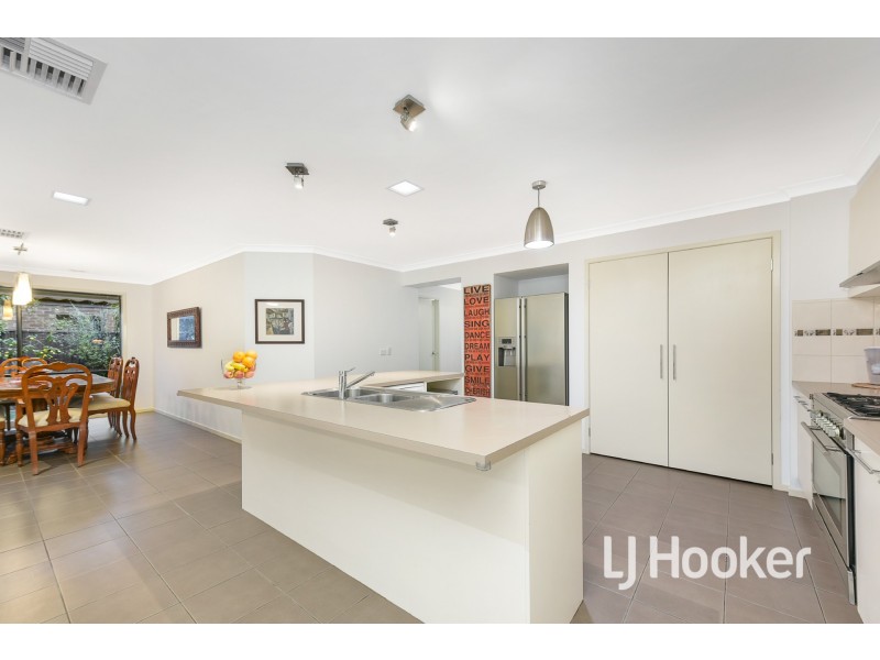 8 Eskdale Court, Pakenham VIC 3810