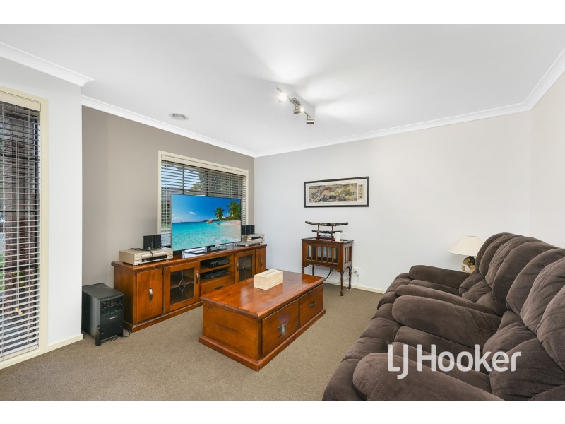 8 Eskdale Court, Pakenham VIC 3810