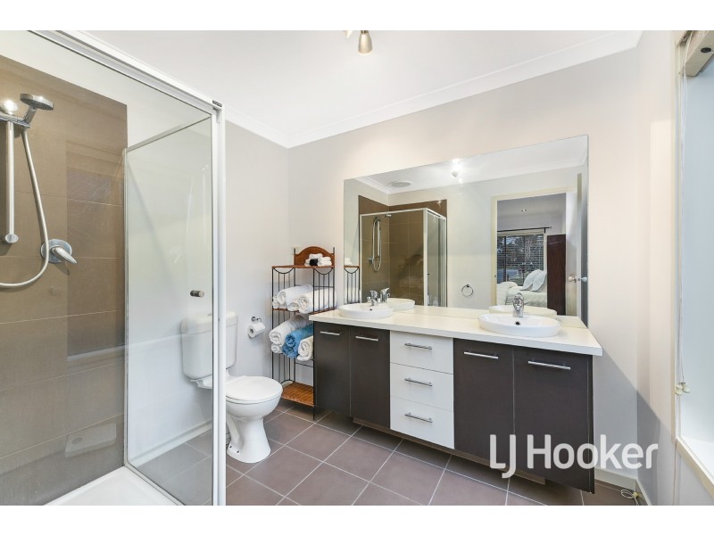 8 Eskdale Court, Pakenham VIC 3810