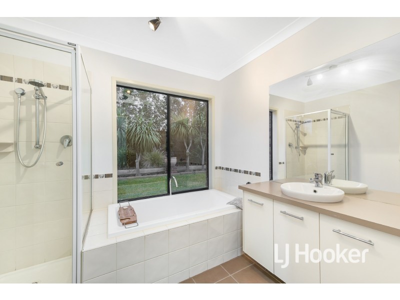 8 Eskdale Court, Pakenham VIC 3810