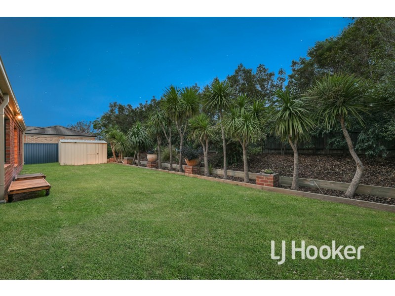 8 Eskdale Court, Pakenham VIC 3810