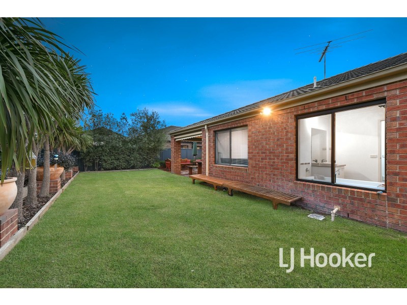 8 Eskdale Court, Pakenham VIC 3810